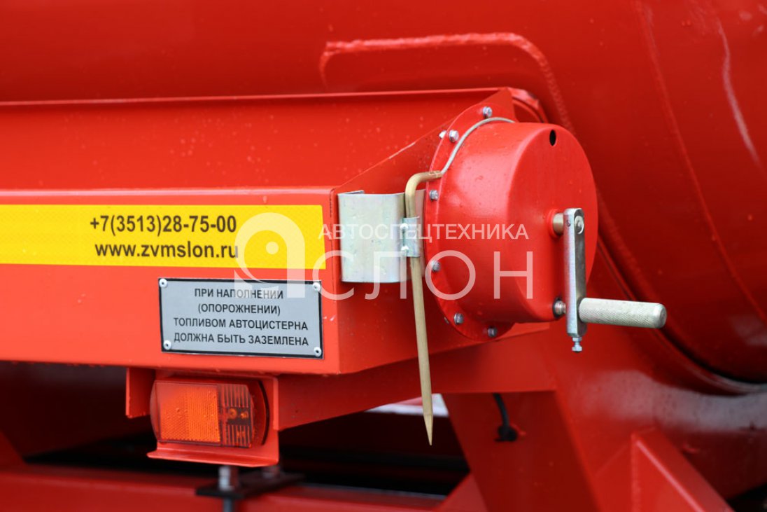 Заземление бензовоза при сливе. Заземление автоцистерн при сливе нефтепродуктов. Бензовоз АТЗ 10 м3 цепь заземления. УЗА-3в устройство заземления автоцистерн. Автоцистерна для нефтепродуктов пластины заземления.